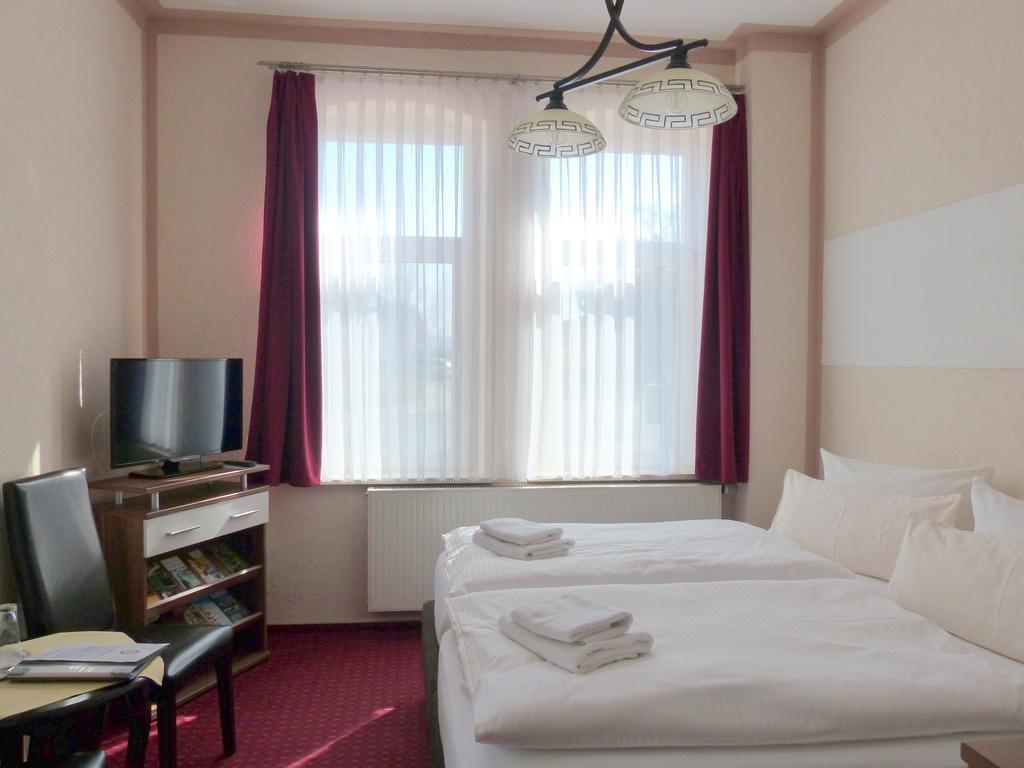 Hotel Friedchen Mit Eigener Fleischerei Artern Exterior foto